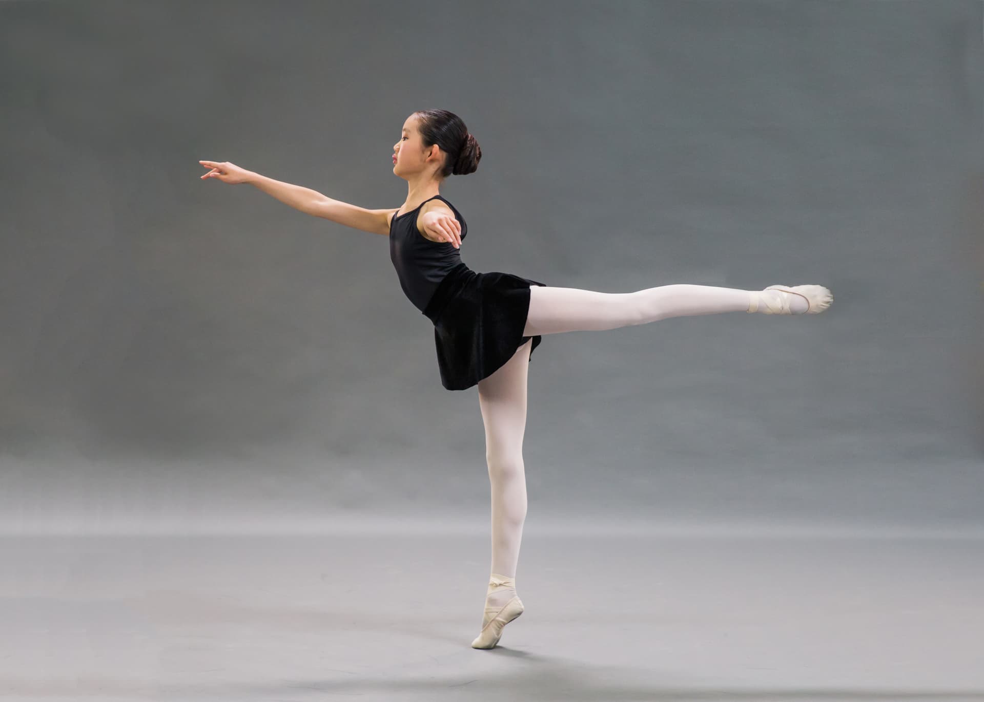 Ballet dancer in pointe shoes